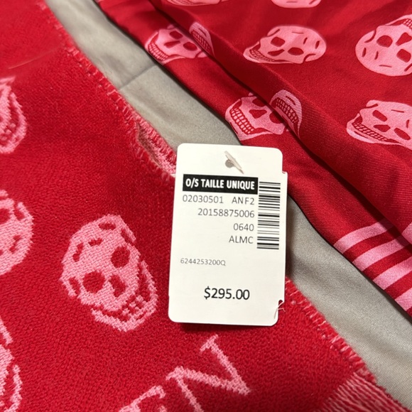 Two brand new scarfs with tags on - Picture 5 of 6